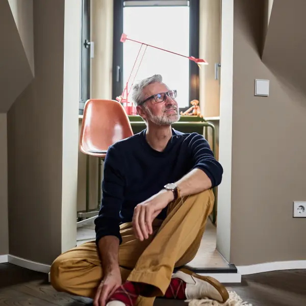 Matthias schaut zur Seite