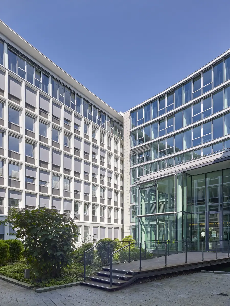 Bürogebäude Glas und Fenster