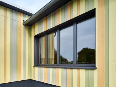 Buntes Äußeres eines Kindergartens