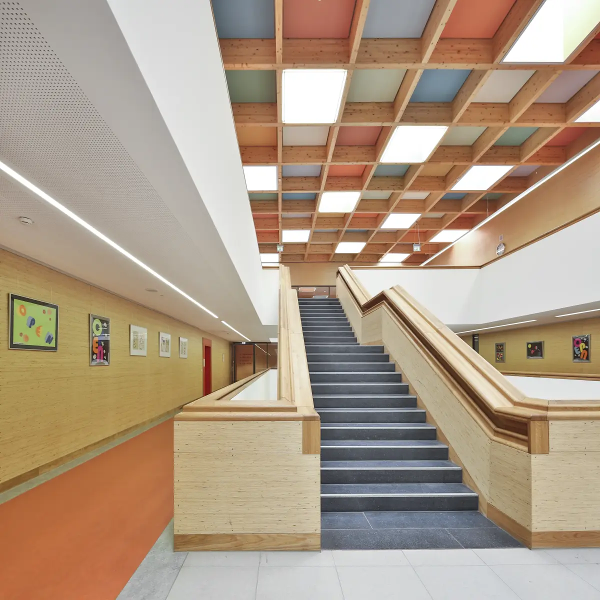 Treppenhaus in einer Schule