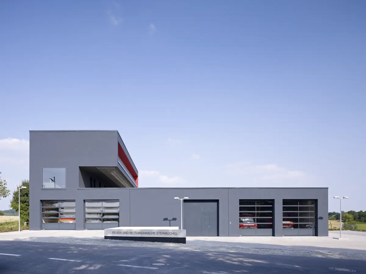 Gebäude Feuerwehrwache Frontansicht