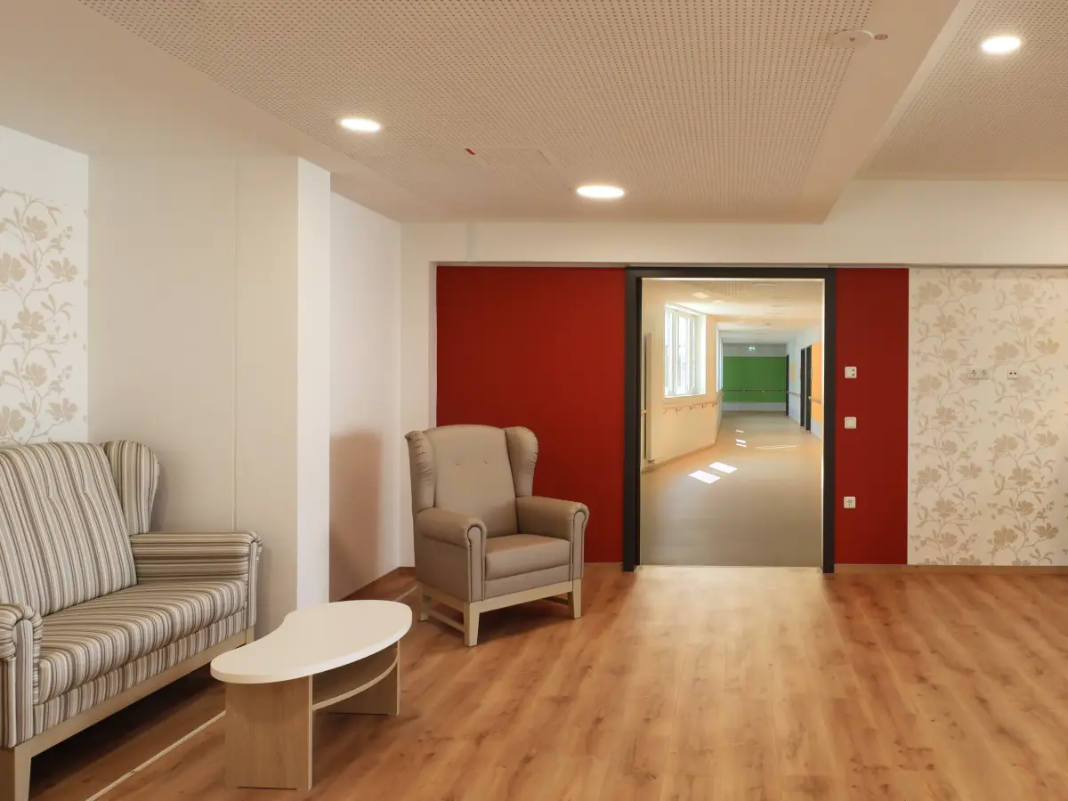 Räume mit Sofas und Sessel