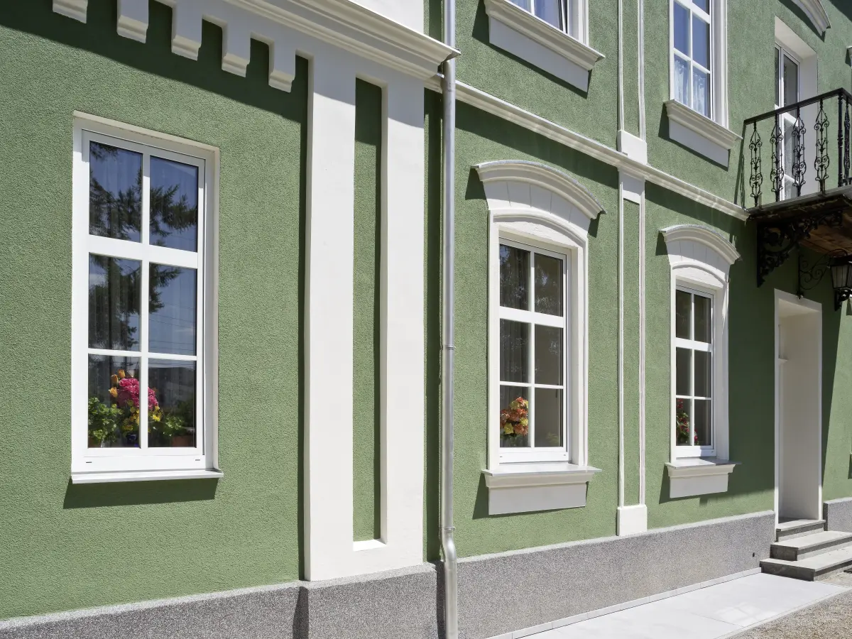 Ansicht der Fenster des Privathauses in der Bahnhofstraße, Loosdorf.