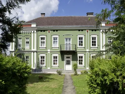 Frontale Ansicht des Privathauses in der Bahnhofstraße, Loosdorf