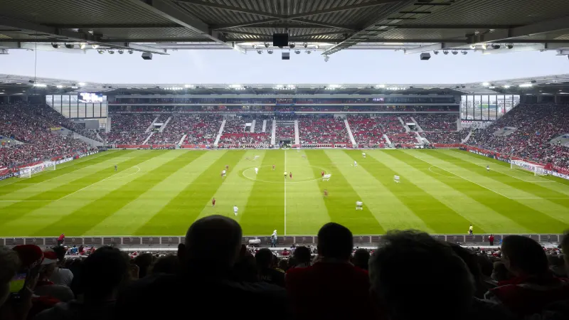 Ein Fußballstadion