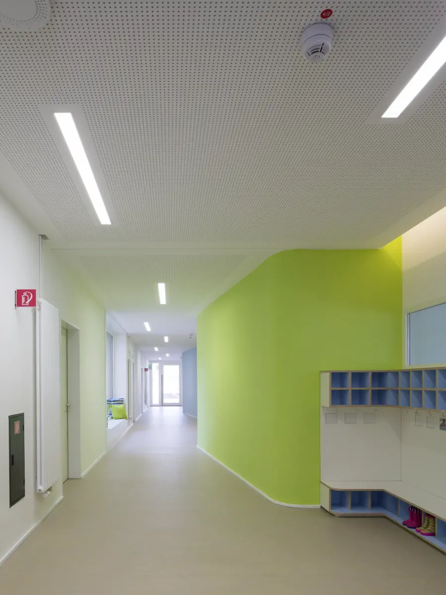 Garderobenbereich in hellgrün