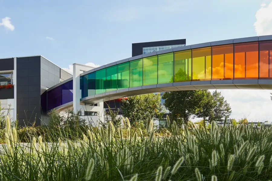 Regenbogen Tunnel beim Brillux Gebäude