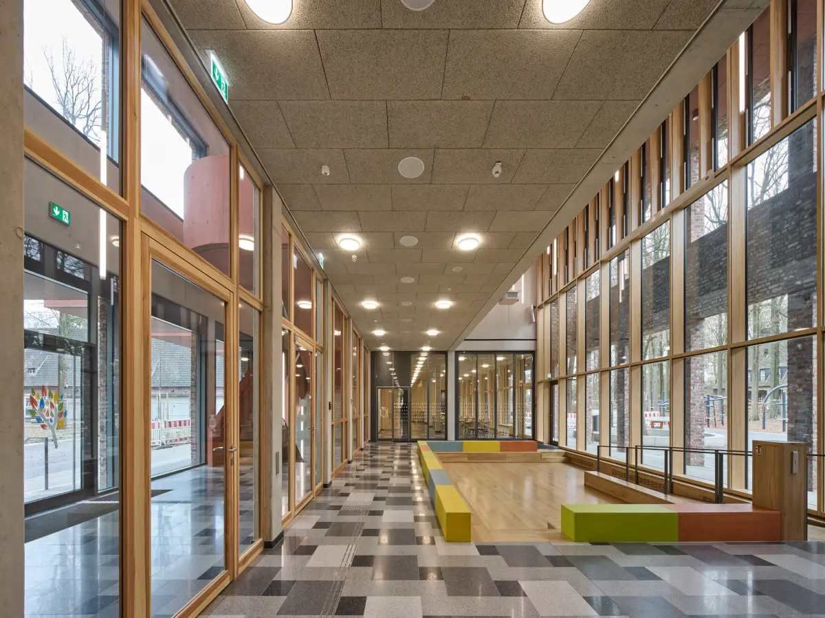 Großer Flur in der Schule 