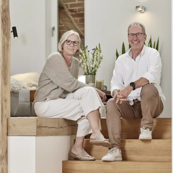 Susanna und Peter lächeln in die Kamera