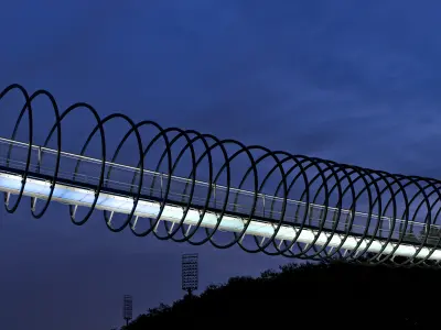 eine Brücke bei Nacht