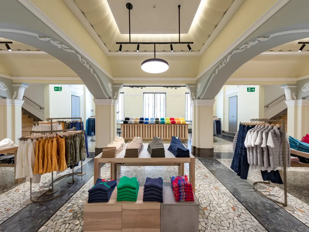 Säulen mit Zierprofilen