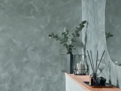 mamorierte Wand und Sideboard mit Deko Elementen