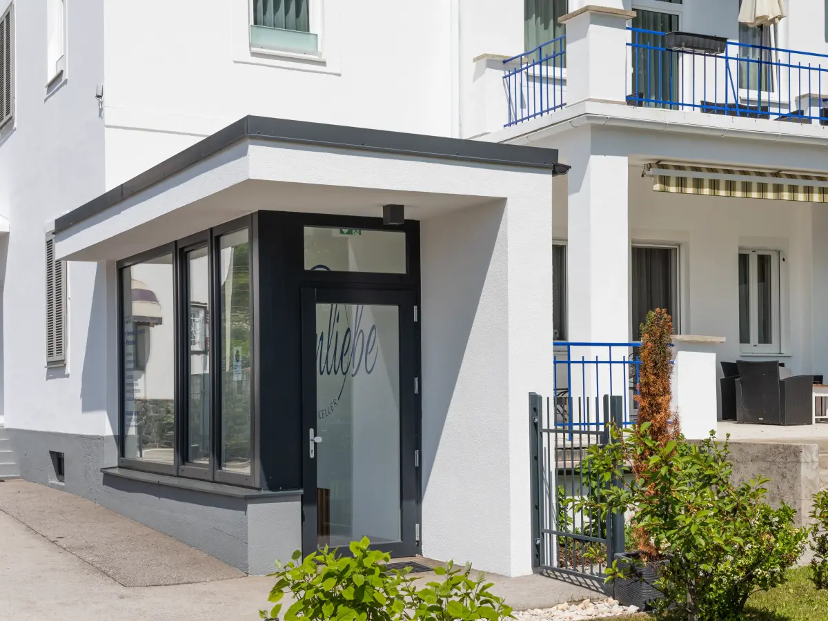 Eingang des Kärtnerhofs in Pörtschach.