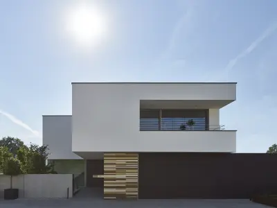 Fassade eines weißen Gebäudes