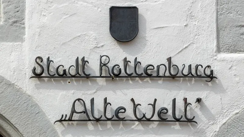 Stadt Rottenburg als Schriftzug an dem Gebäude