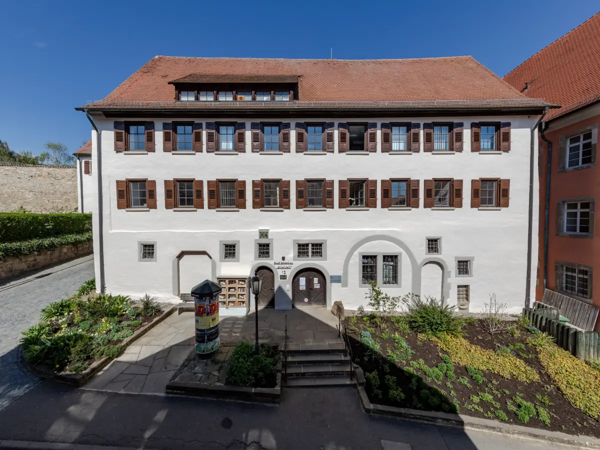 Aussenansicht frontal vom Gebbäude