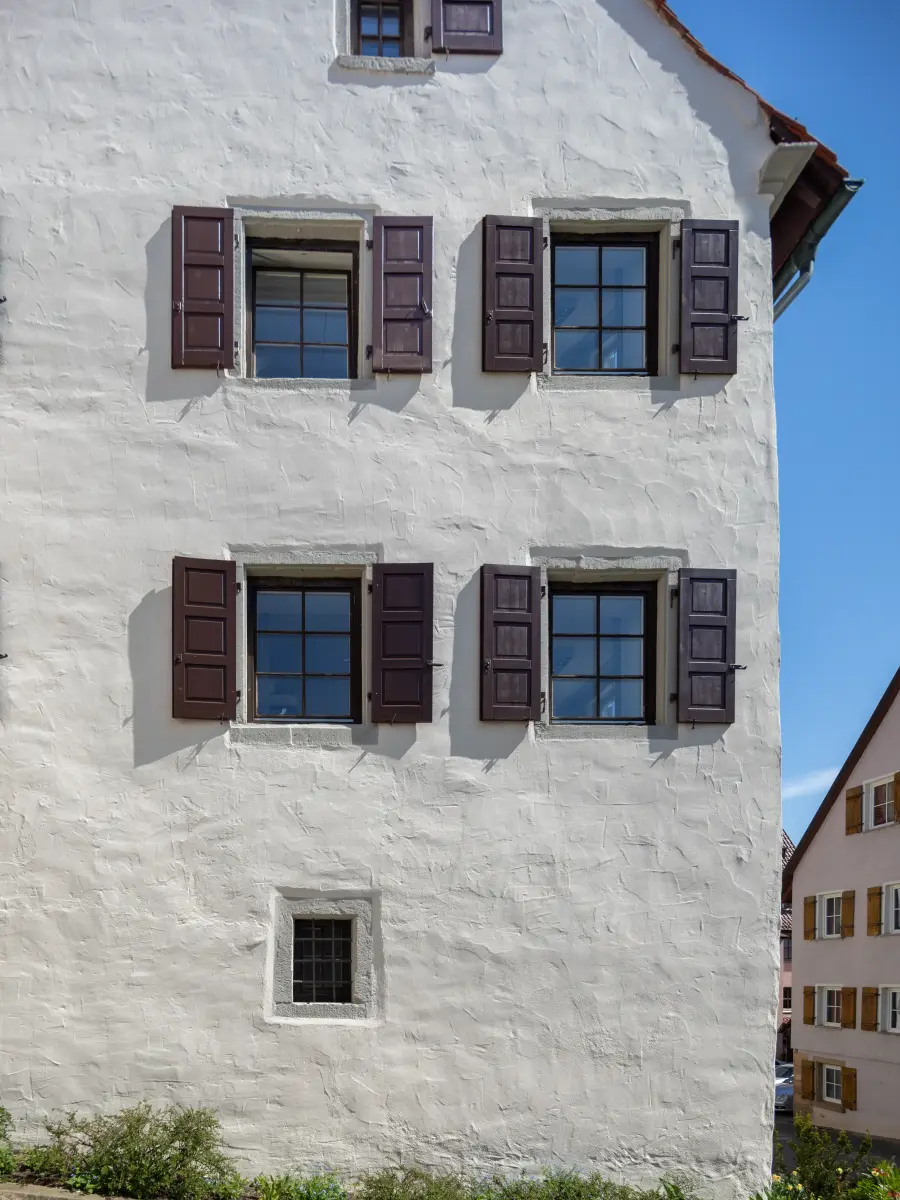 Haus Rückseite mit Fensterladen