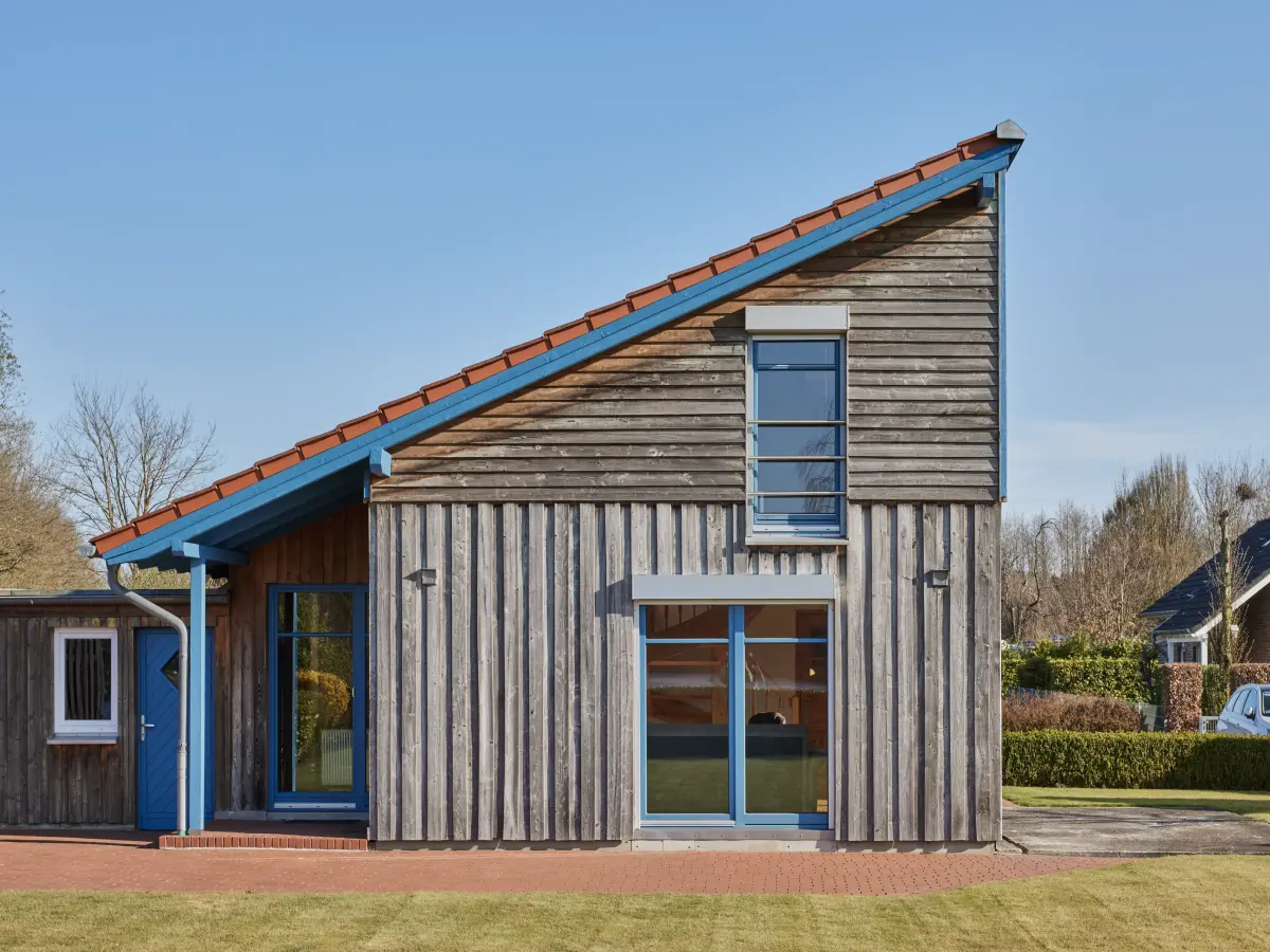 Verwitterte Holzfassade