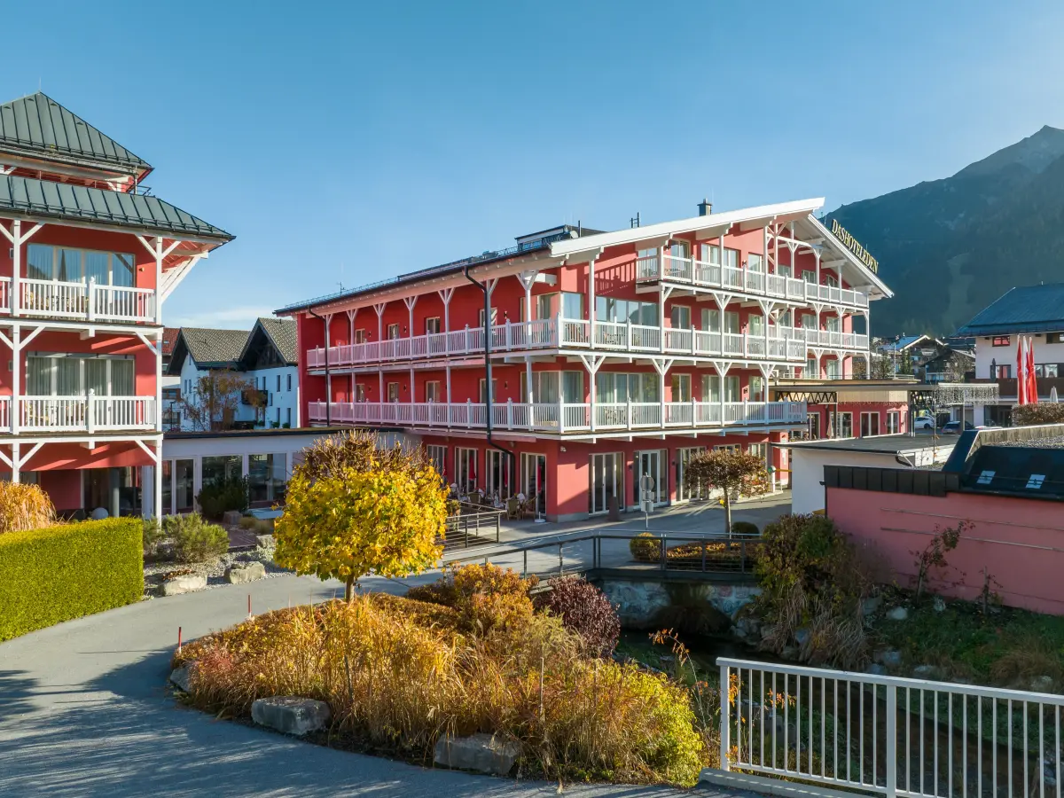 Gesamtansicht des Hotel Eden in Seefeld. 