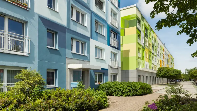 eine bunte Wohnsiedlung