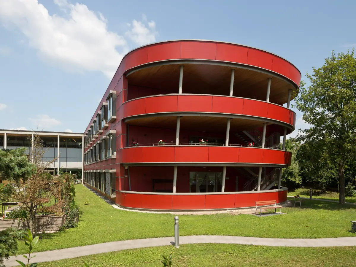 Rückansicht des NÖ Pflege- und Betreuungszentrum in Stockerau