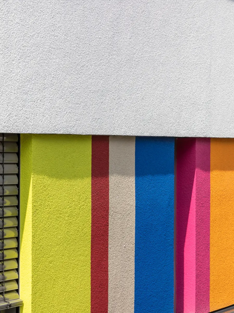 buntes Äußeres eines Gebäudes