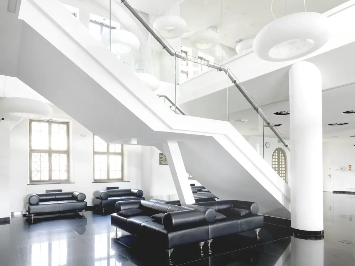 Foyer mit Treppe ins Obergeschoss