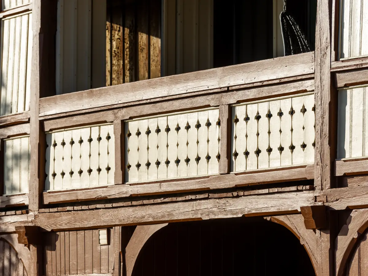 Balkon des Mehrfamilienhauses in Telfs. 