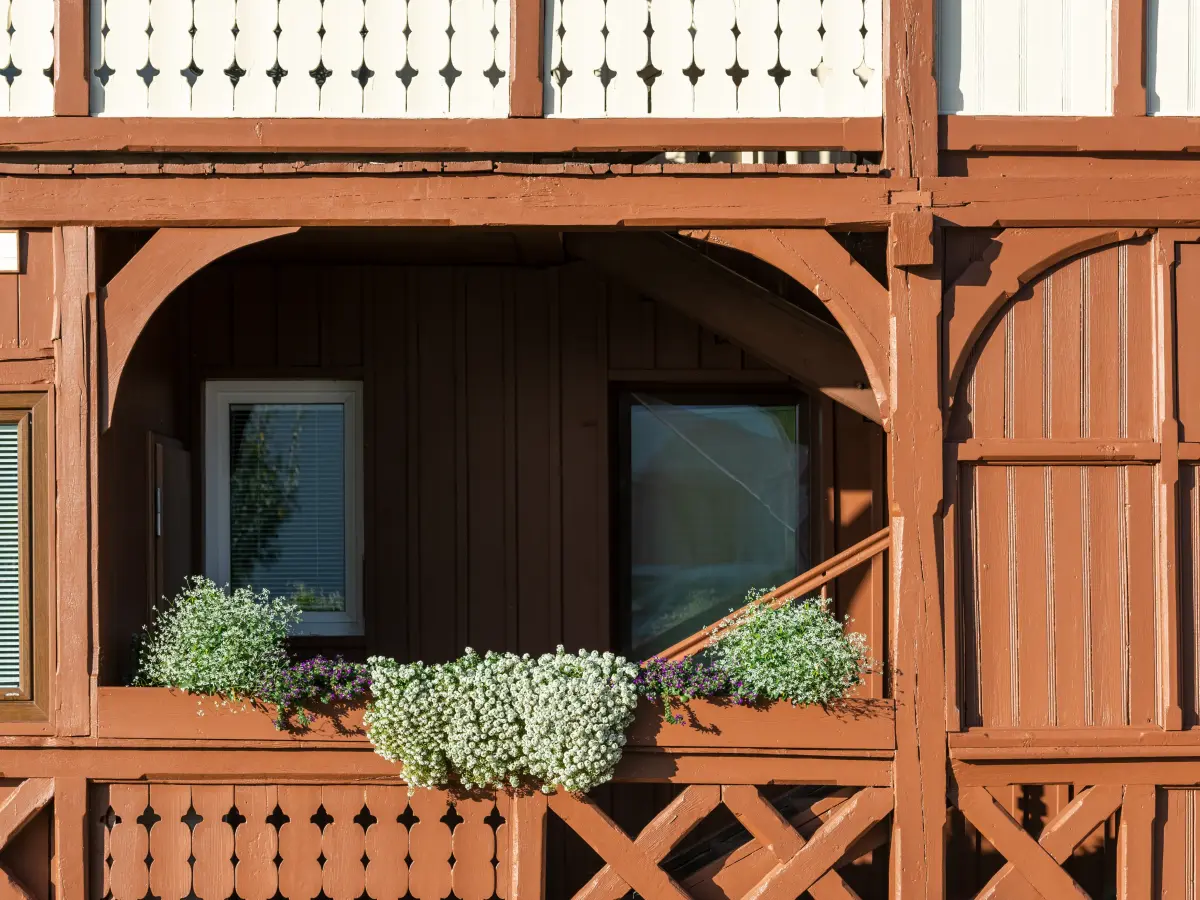 Balkon des Mehrfamilienhauses in Telfs. 