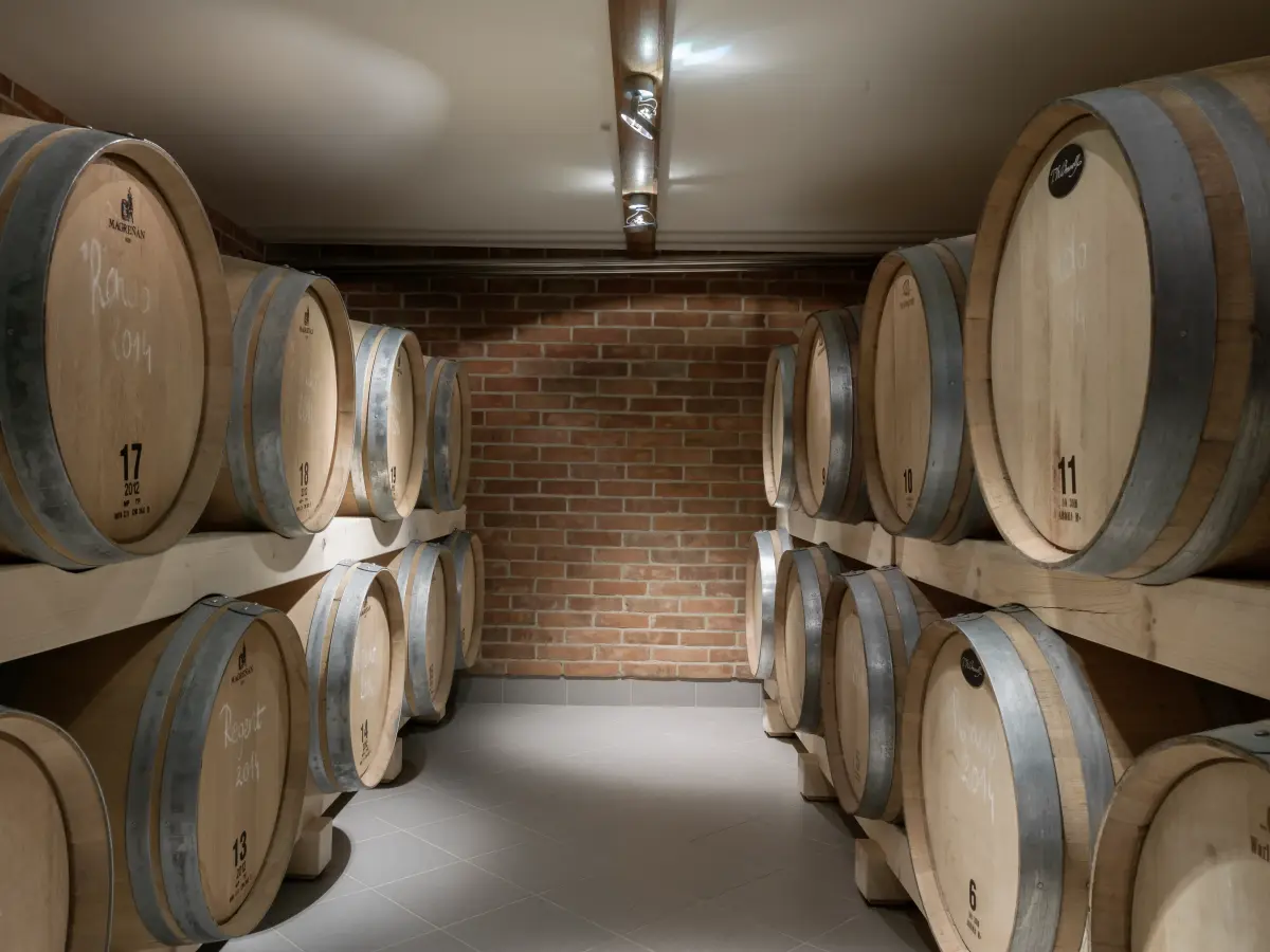 Blick ins Fässerlager