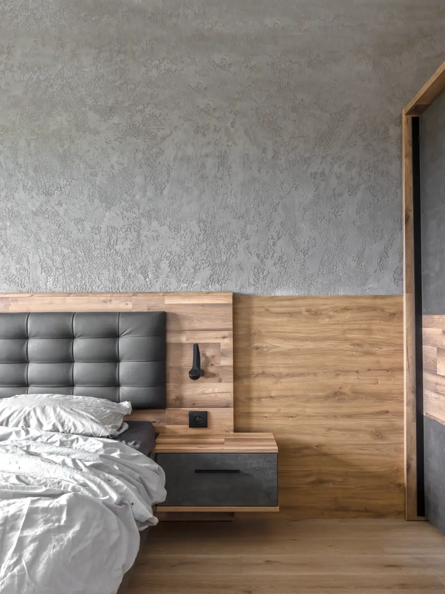 Graue Farbe mit viel Holzoptik im Schlafzimmer