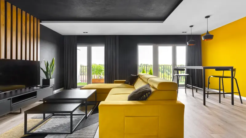 Sicht über den Wohnbereich raus auf den Balkon