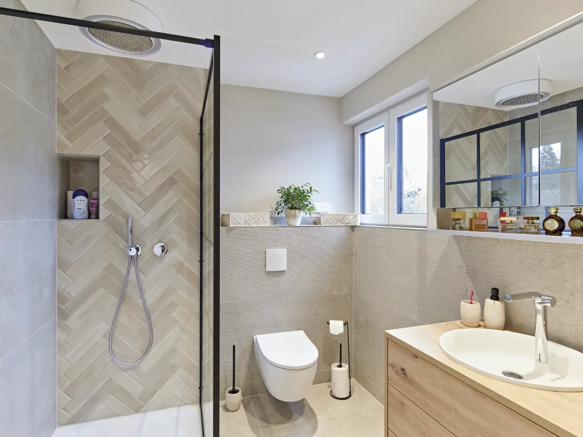 Badezimmer in Muschelkalkton