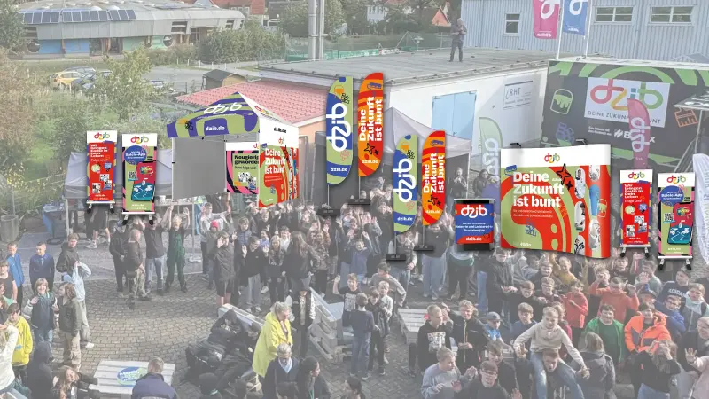 Eine Auswahl an Werbemitteln in Bezug auf Messestände