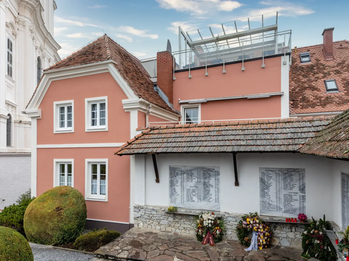 Rückansicht des Mehrfamilienhauses in Weiz 