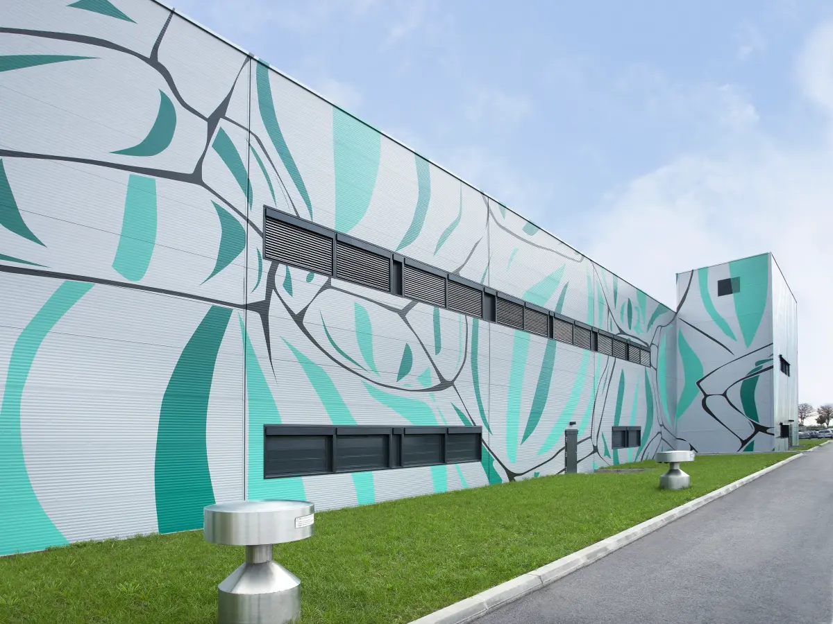 Teilansicht der Fassade der Wurstfabrik in Wien. 