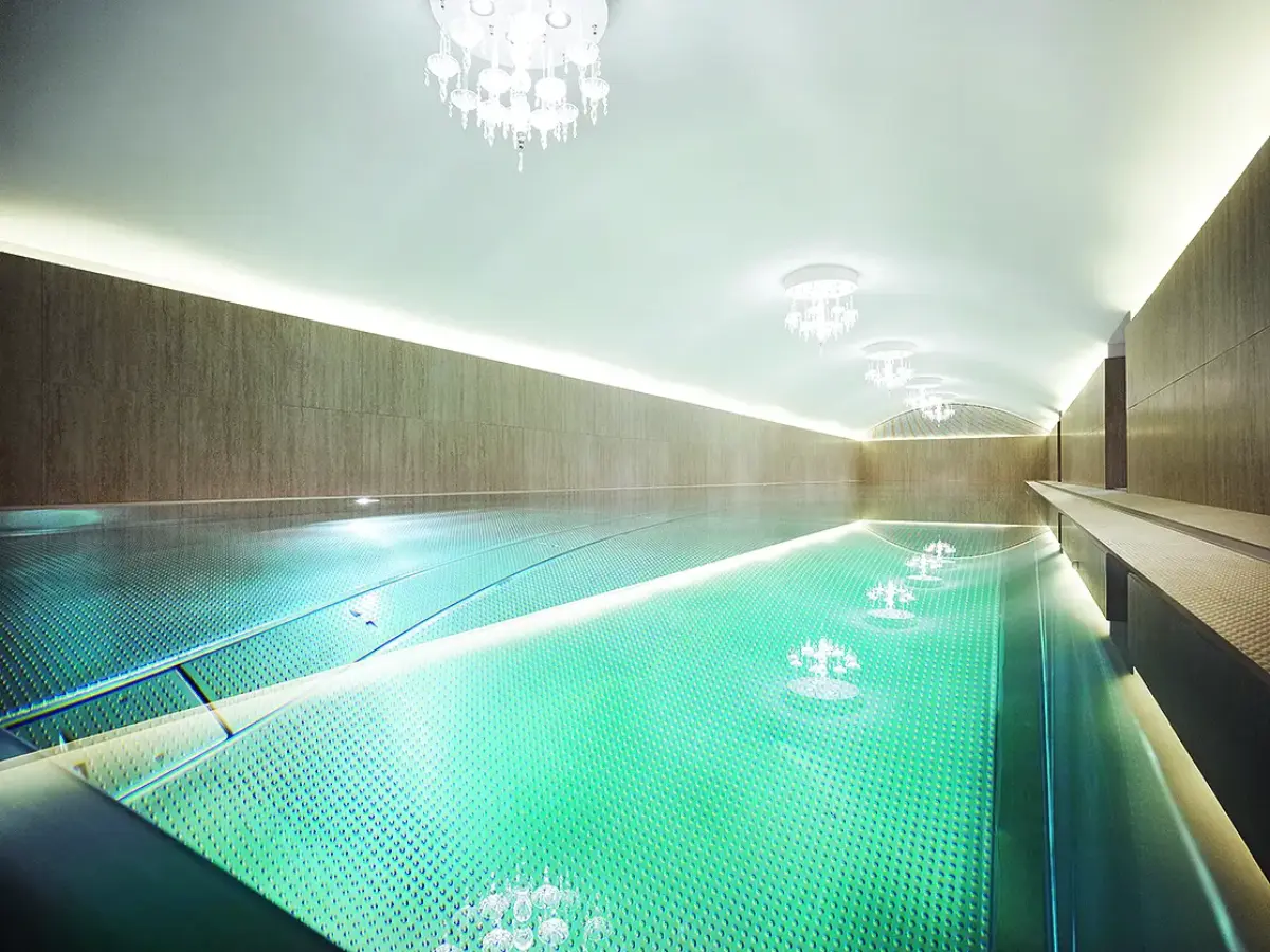 Spa Bereich mit Pool