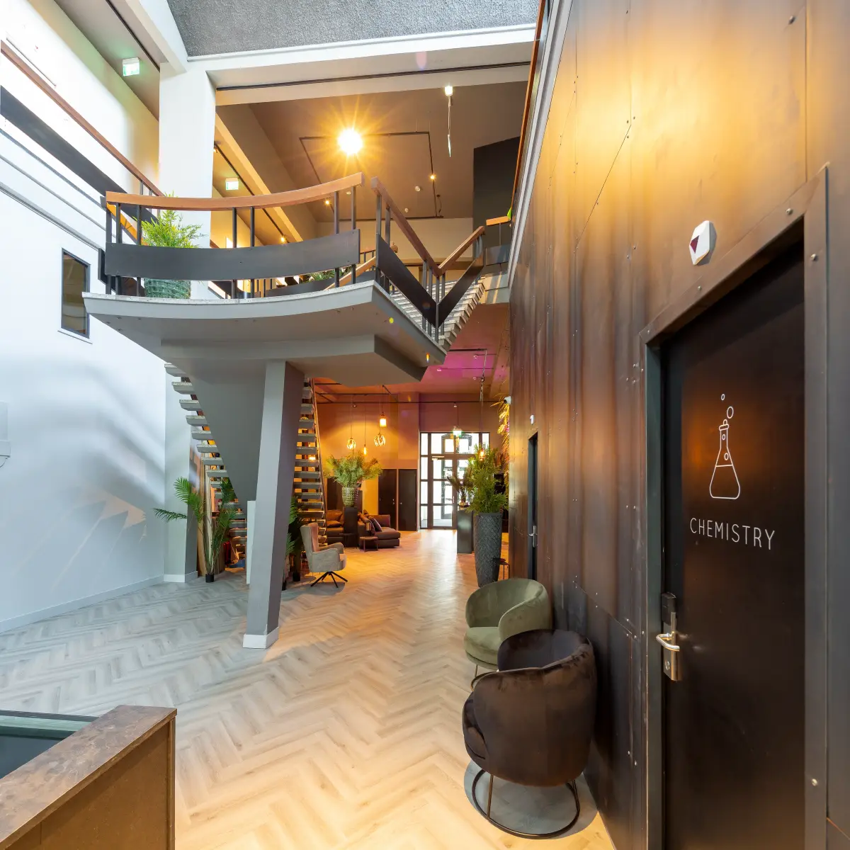 Offenes Treppenhaus mit Paketboden 