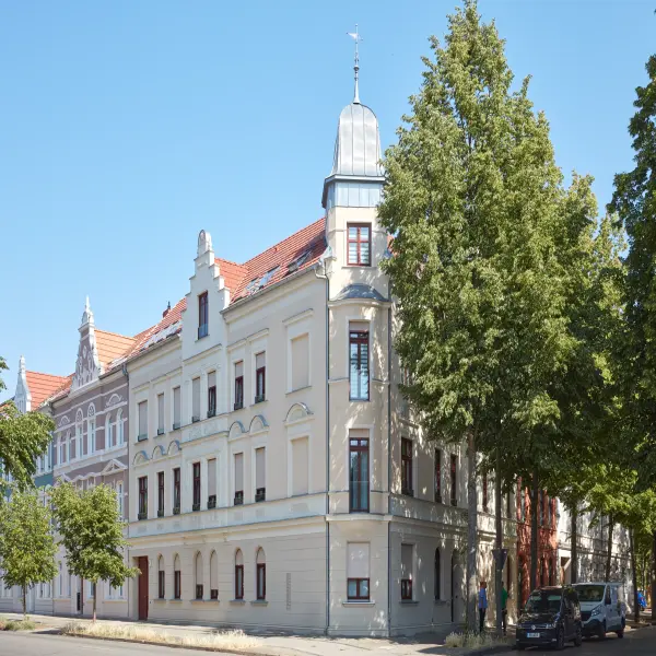 Haus Goethestraße daneben hohe Bäume