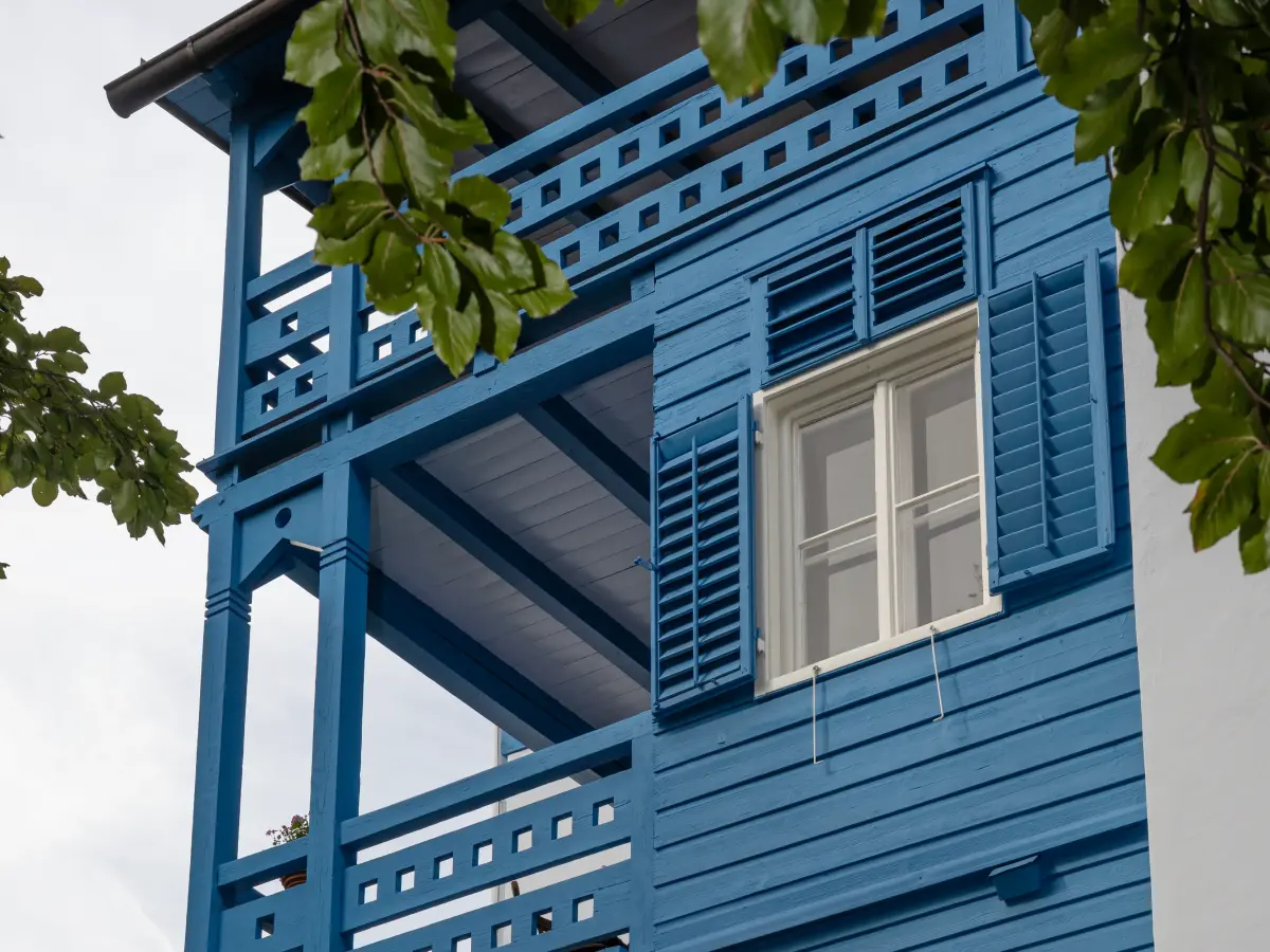 Balkon und Fenster der Villa Koller.