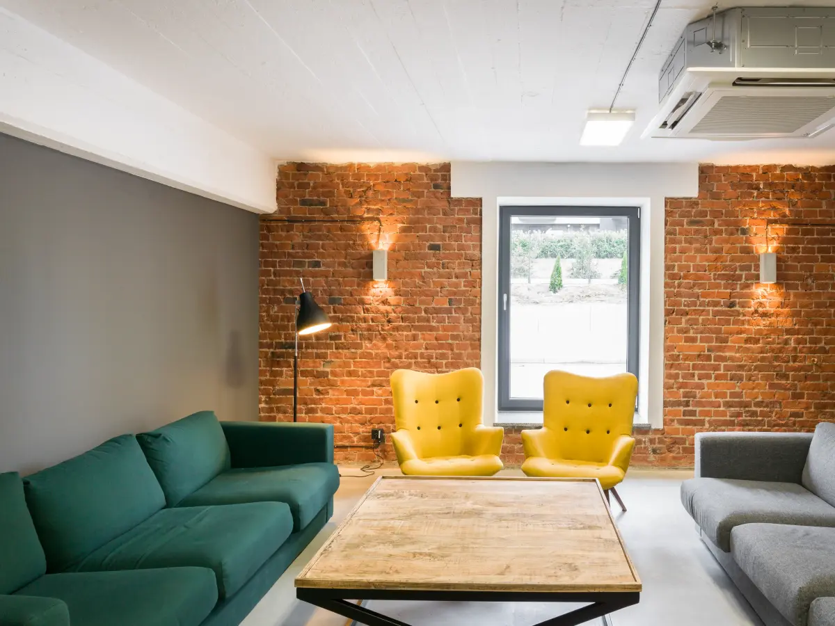 Ruhige, abgeschirmte Sofaecke