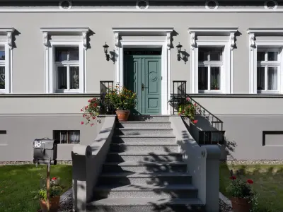 Eingangsbereich Bauengutshaus Treppe