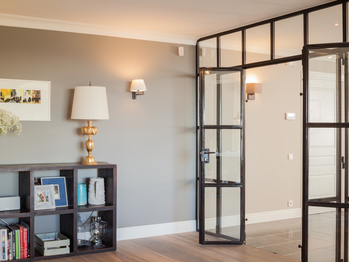 Wohnzimmerbereich mit Zierleiste