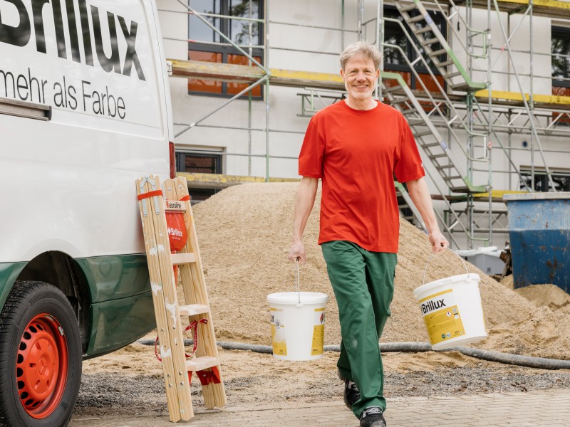 Fahrer liefert Eimer
