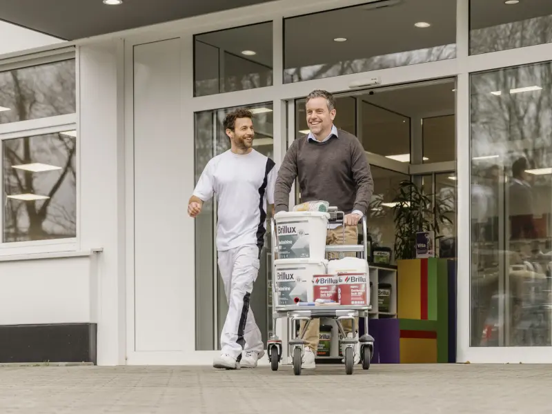 Schilder op weg naar een Brillux vestiging