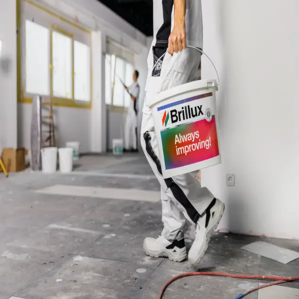 Brillux bucket with the inscription “Brillux bleibt besser!” (always improving!)
