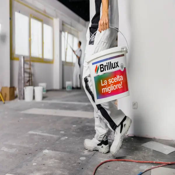Secchio Brillux con scritta “Brillux: la scelta migliore”