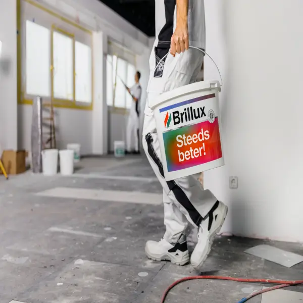 Brillux emmer met het opschrift 'Brillux bleibt besser!'