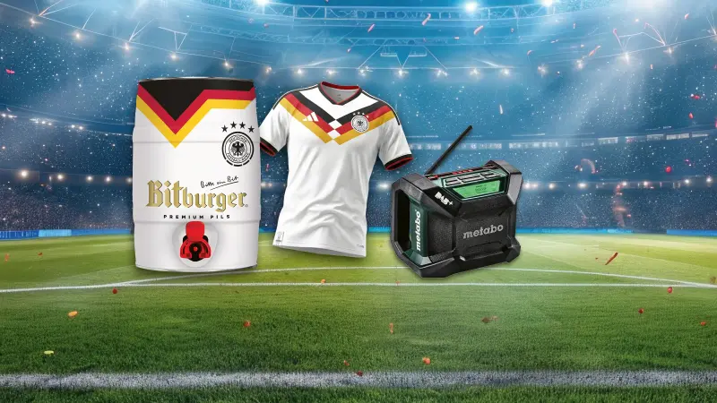 Bild eines Bierfass, eines Deutschland-Trikots und eines Baustellenradios
