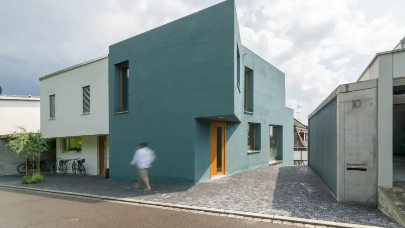 Wärmegedämmtes Haus mit Besenstrichstruktur